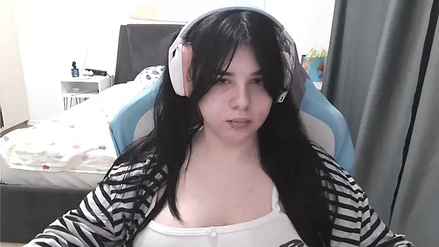 LunarMia webcam