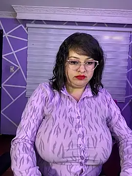 MiiaaJoness webcam