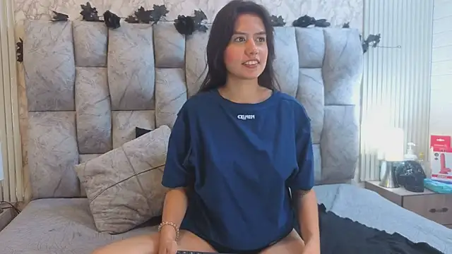 Alahia_Bloom webcam