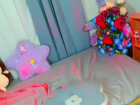 baby_kiraxx webcam