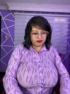 MiiaaJoness webcam