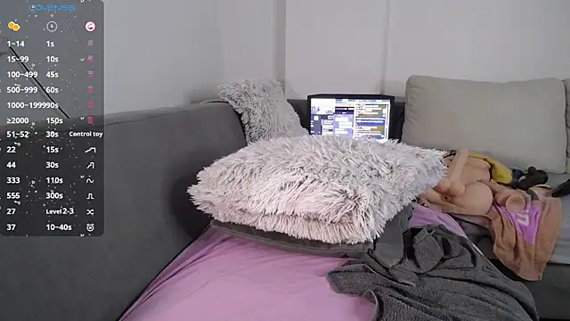 AlicePlushWhispers webcam