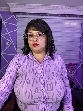 MiiaaJoness webcam