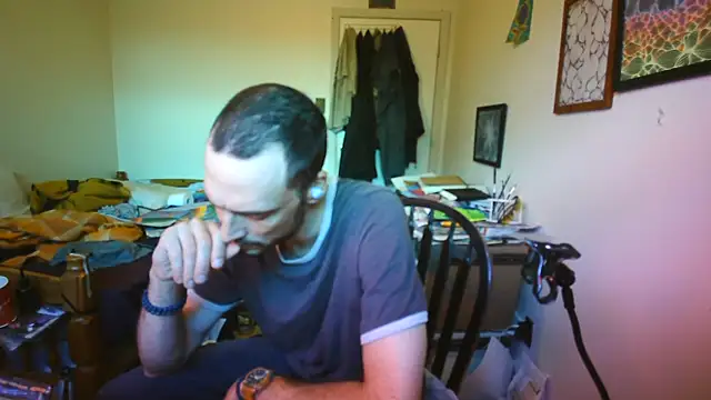 JohnnyMoves webcam