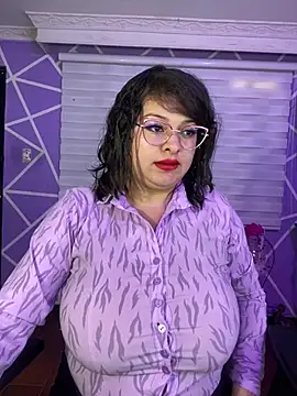 MiiaaJoness webcam