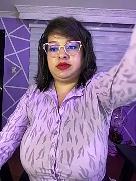 MiiaaJoness webcam