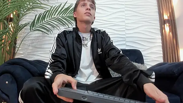 Riagia16 - Male webcam sex chat