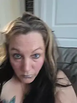 Queenemerald webcam