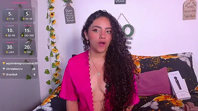 emiily_curly live cam on StripChat