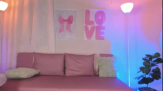 NaughtyAnggel live cam on StripChat