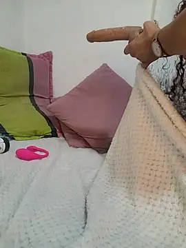 Scarlet_curly8a webcam