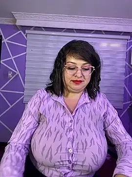 MiiaaJoness live cam on StripChat