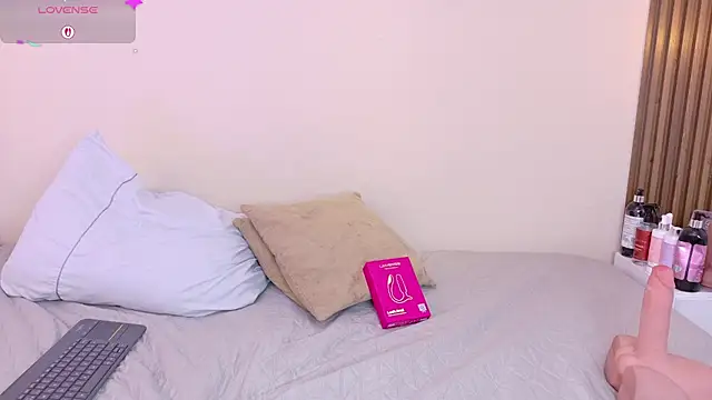 mia_gold_ webcam