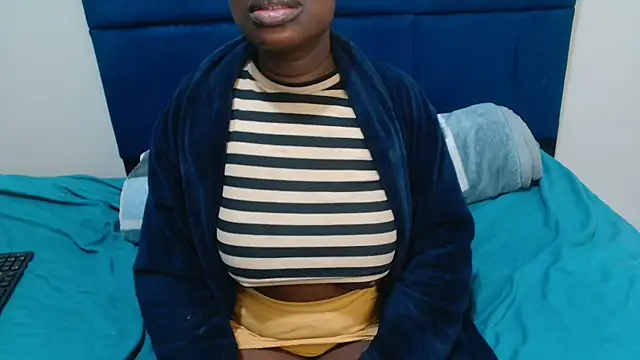 MilkyTitties webcam