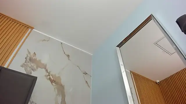 LESLYSIMPSON webcam