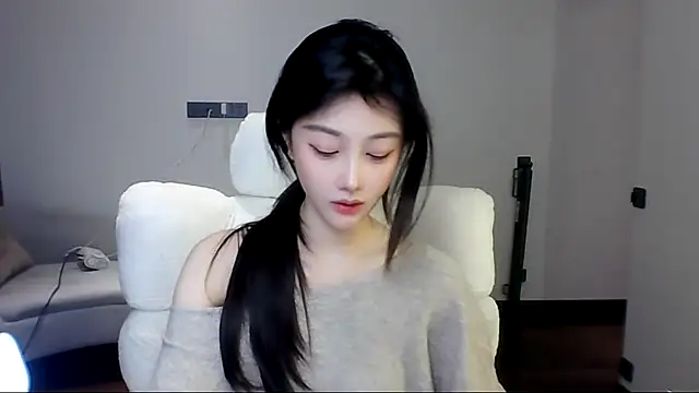 SylvieMaya webcam