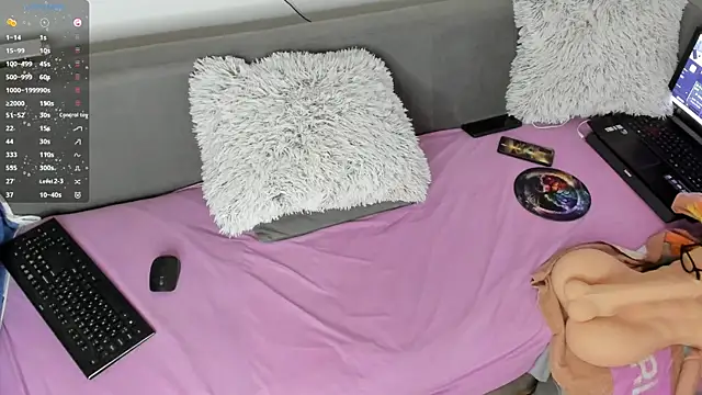 AlicePlushWhispers webcam