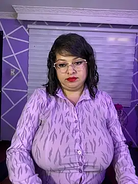 MiiaaJoness webcam