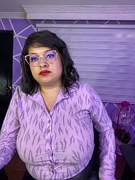 MiiaaJoness webcam