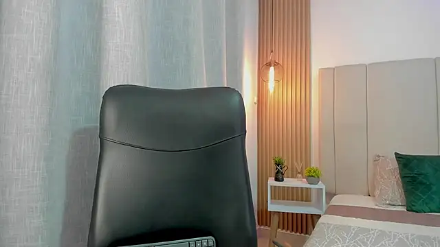 Victoria_Rosee webcam