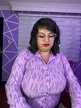 MiiaaJoness webcam