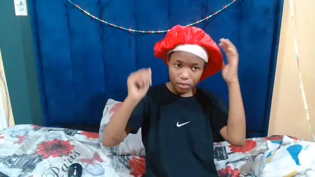 HotCreamyTea webcam