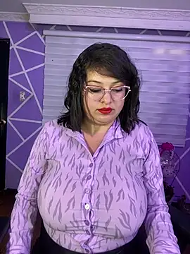MiiaaJoness webcam