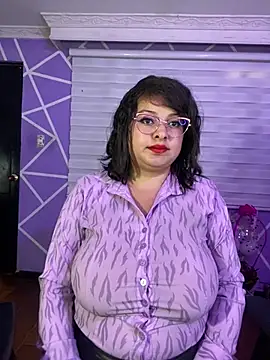 MiiaaJoness webcam