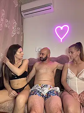 Sabrinedivinee live cam on StripChat