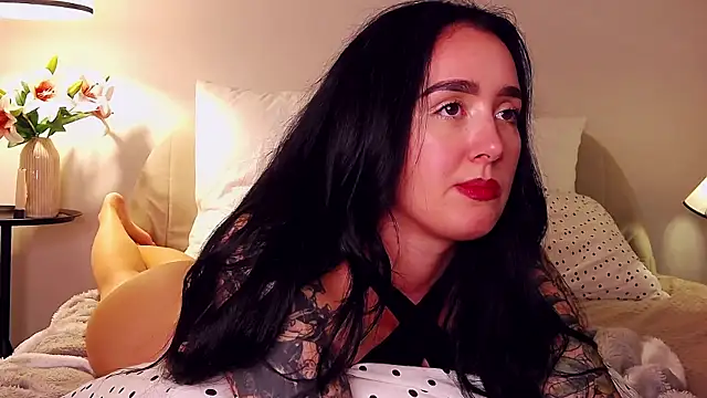 KimKhallifa webcam