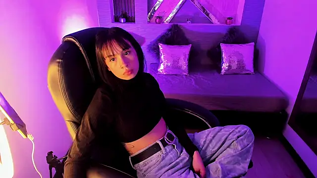 Hanna_Bloomm webcam