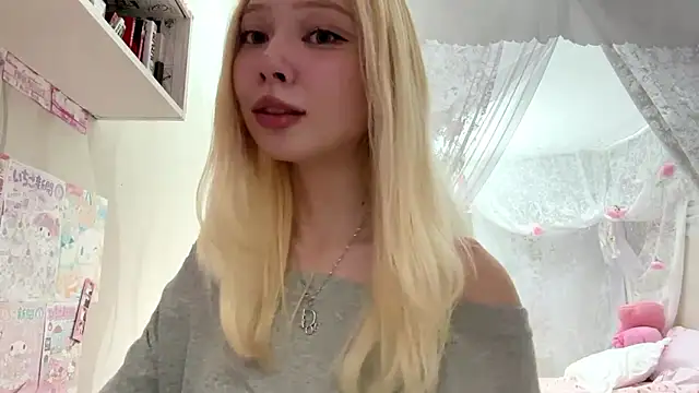 LinaFloww webcam