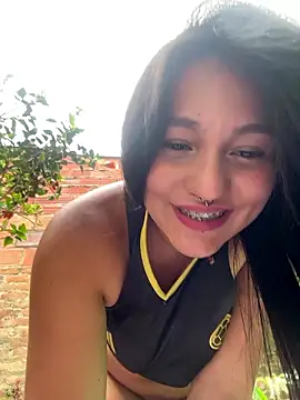 emily_gomezz (F young) - FUCK PUSSY EN PUBLICO + CUM