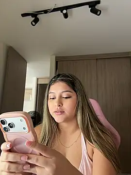lunablossom_ (F young) - play dildo + show cum
