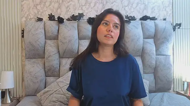 Alahia_Bloom webcam