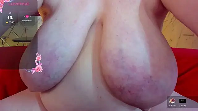 KellyPerfection live cam on StripChat