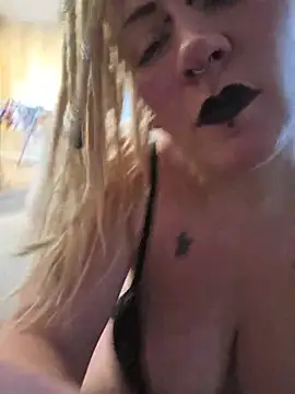 PinkTheHawk webcam