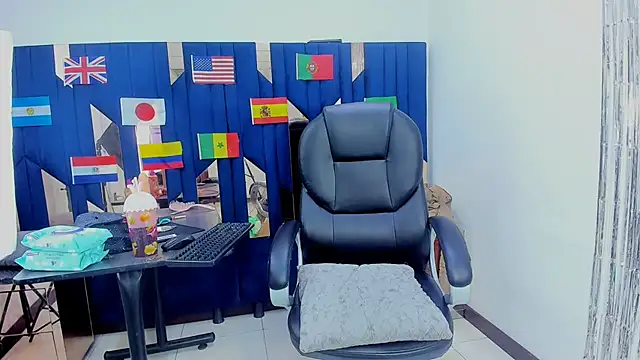 Aisha_hotts777 webcam
