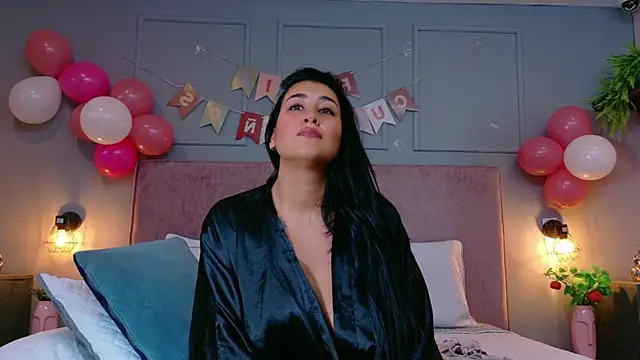 busty_zay - Busty_Zay's free webcam - UK Sex Cams