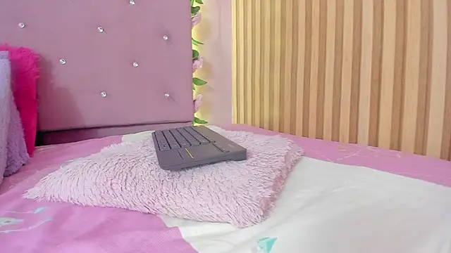 lovely__kiss__ webcam