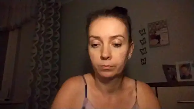 JenniferAlone webcam