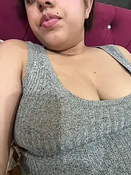 yourmoni001 live cam on StripChat