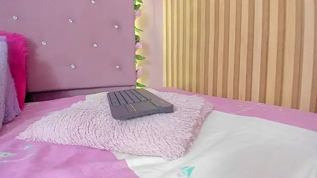 lovely__kiss__ live cam on StripChat