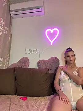 Sabrinedivinee live cam on StripChat