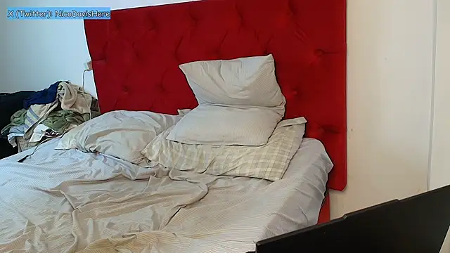 NicoDavisOfficial webcam