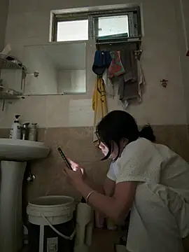 daaqnn (F milf) - 少妇发骚逼水外流，水多多，