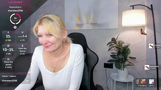 Julie_Lucas webcam