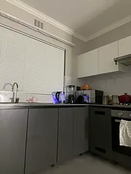 CurvyDesire1 webcam