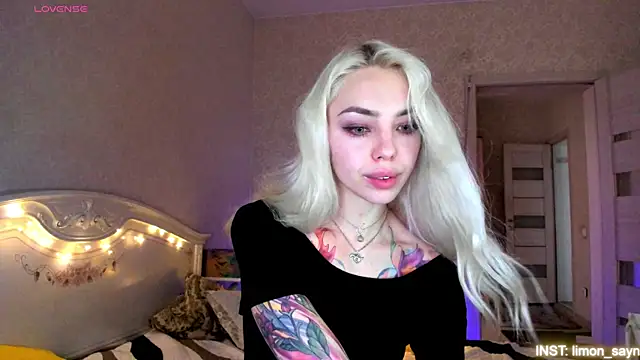 LillyMoure_ webcam