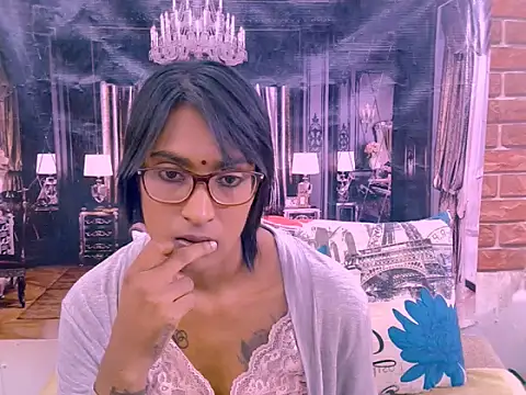 IndianRebel4u2Luv webcam